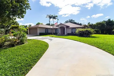 2440 NE Pinecrest Lakes Boulevard Jensen Beach FL 34957