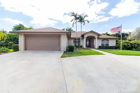 2440 NE Pinecrest Lakes Boulevard Jensen Beach FL 34957