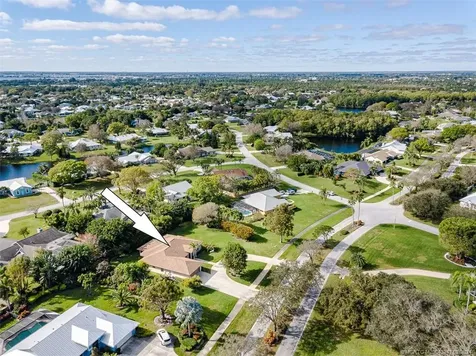 2440 NE Pinecrest Lakes Boulevard Jensen Beach FL 34957