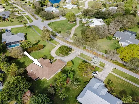 2440 NE Pinecrest Lakes Boulevard Jensen Beach FL 34957