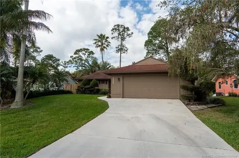 8316 SE Pinehaven Avenue Hobe Sound FL 33455