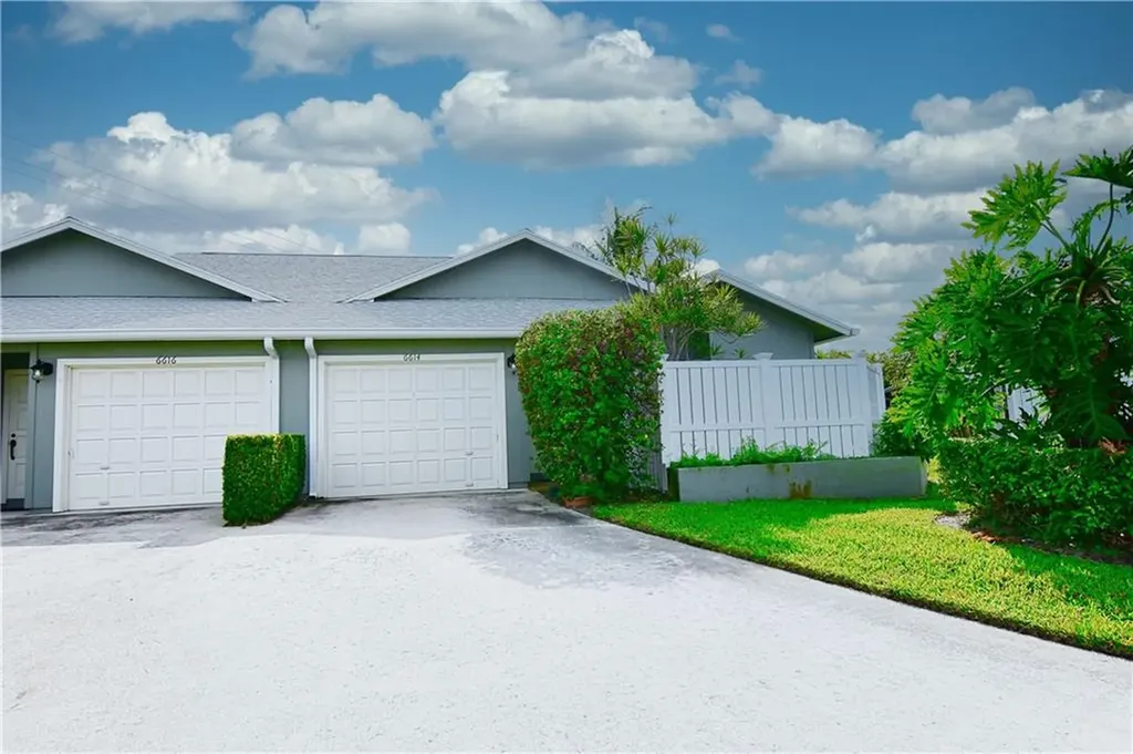 6614 SE Yorktown Drive Hobe Sound FL 33455