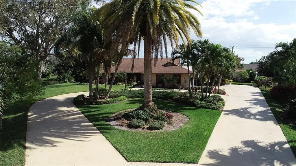 626 NE Silver Oak Terrace Jensen Beach FL 34957