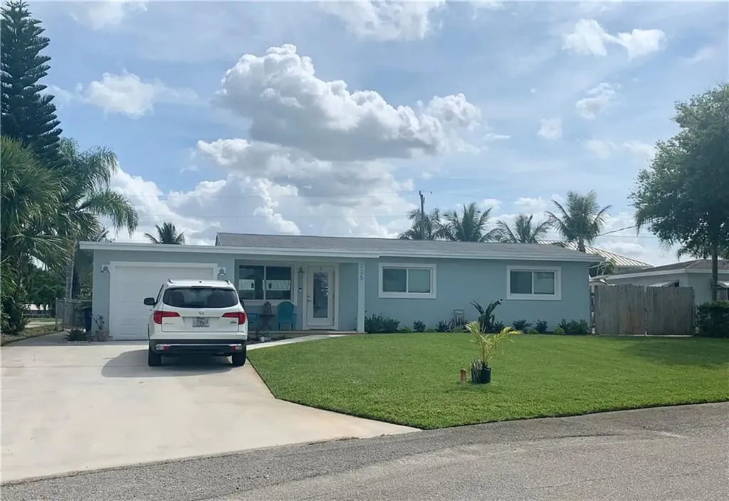 225 SW Cabana Point Circle Stuart FL 34994