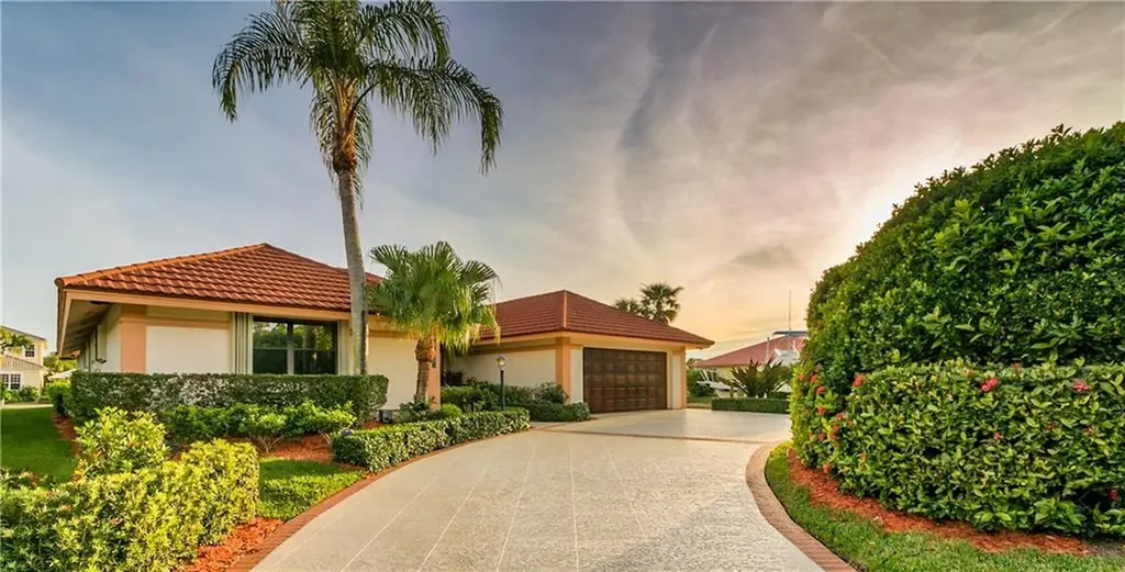 10726 SE Dock Court Hobe Sound FL 33455