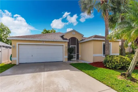 2504 SE Springtree Place Stuart FL 34997
