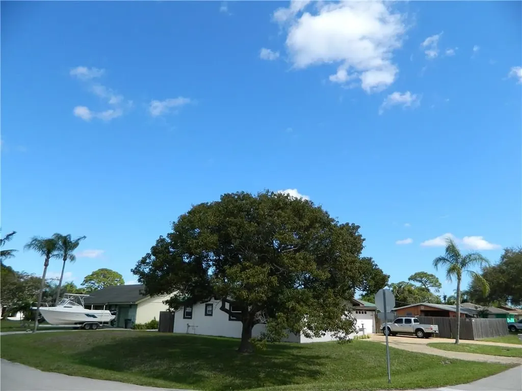 2237 SE Harrison Street Stuart FL 34997