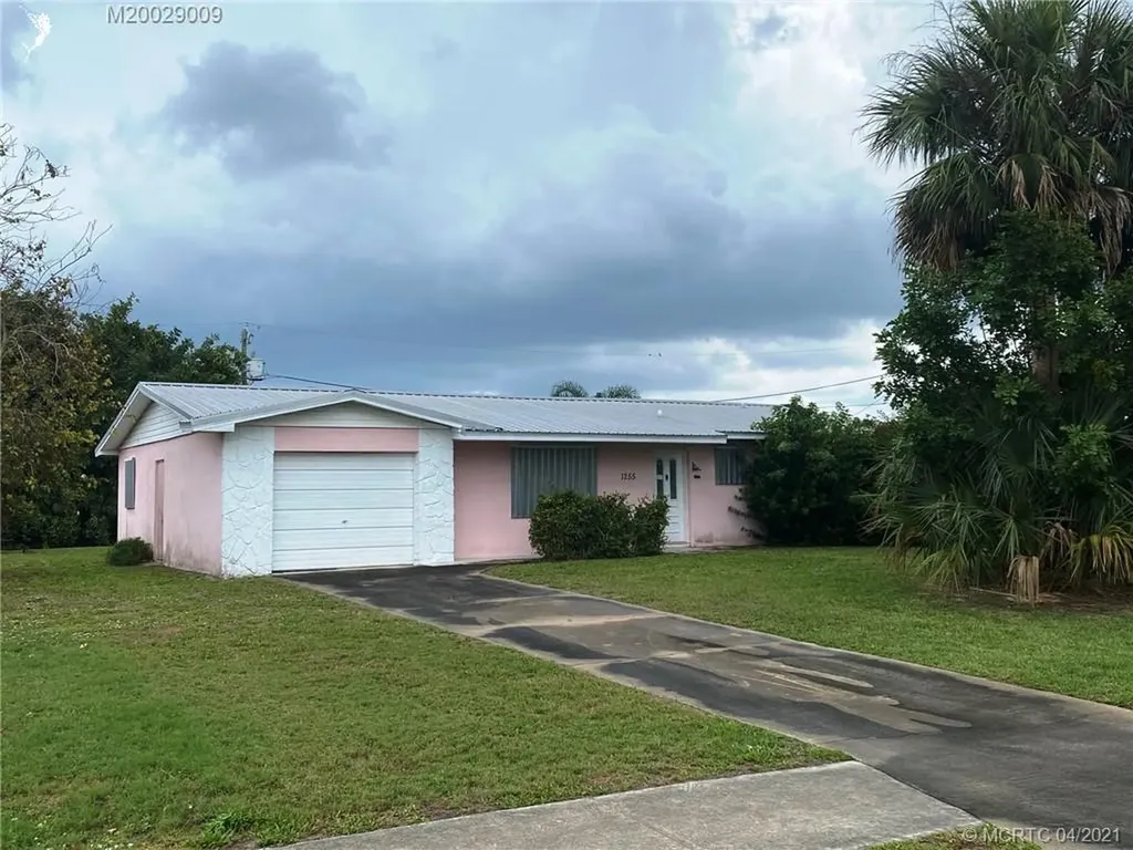 1255 SE Flamingo Avenue Stuart FL 34996