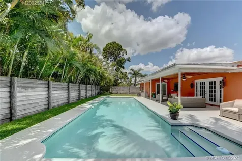 1852 SE Jackson Street Stuart FL 34997
