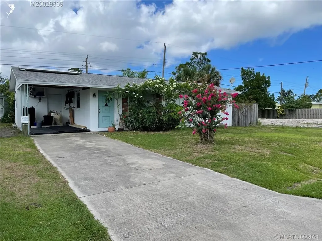 2073 SE Washington Street N Stuart FL 34997