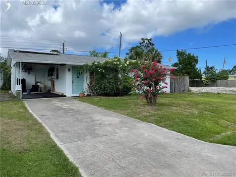 2073 SE Washington Street N Stuart FL 34997