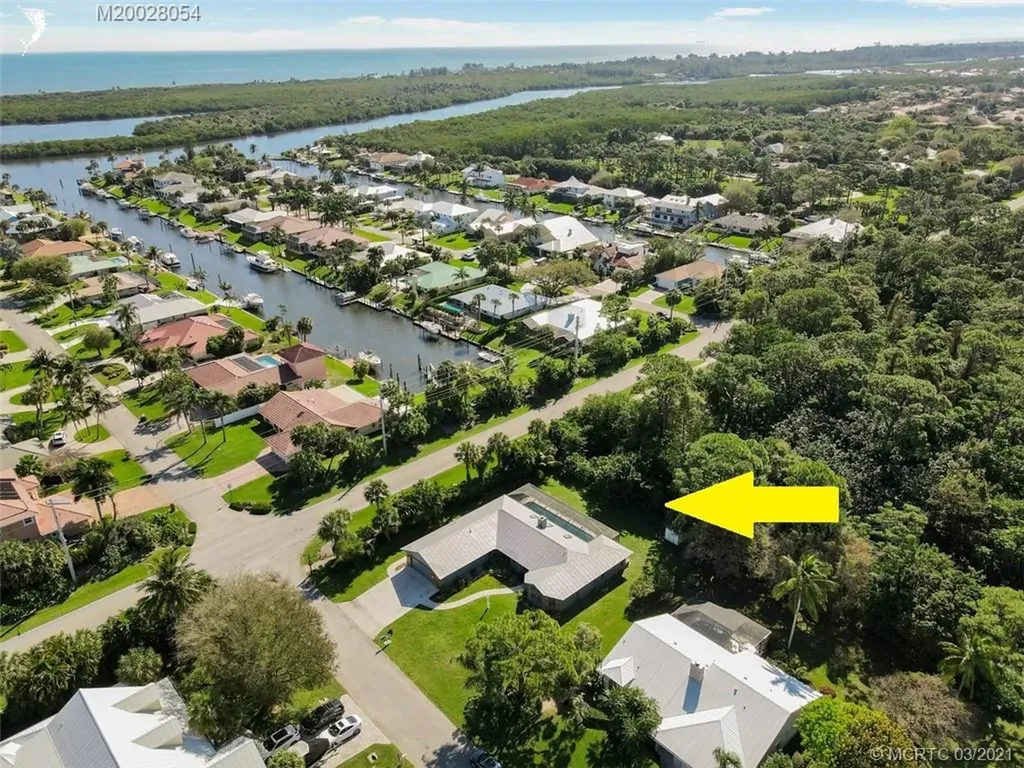 8332 SE Royal Street Hobe Sound FL 33455
