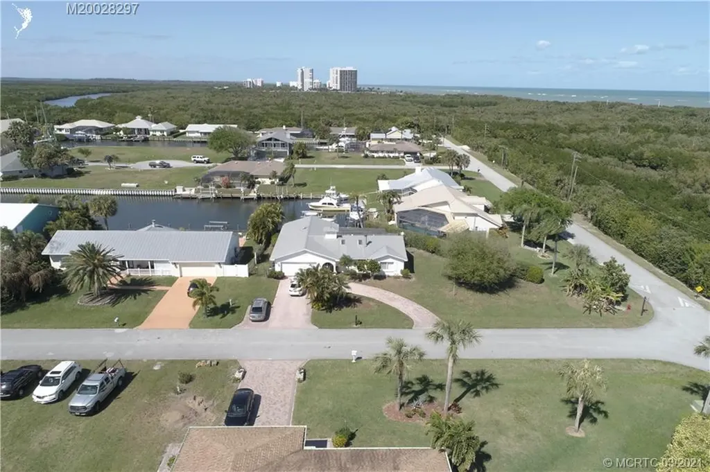 10 Castle Court Hutchinson Island FL 34949