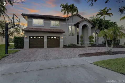 902 NW 180th Avenue Pembroke Pines FL 33029