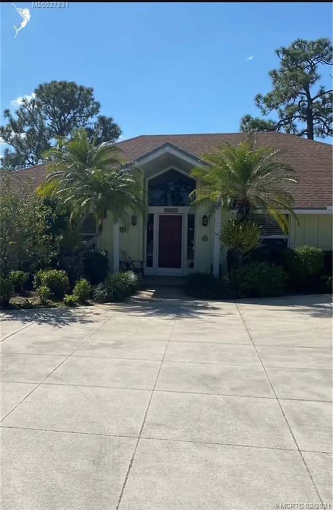 2405 NW Lakeridge Drive Palm City FL 34990