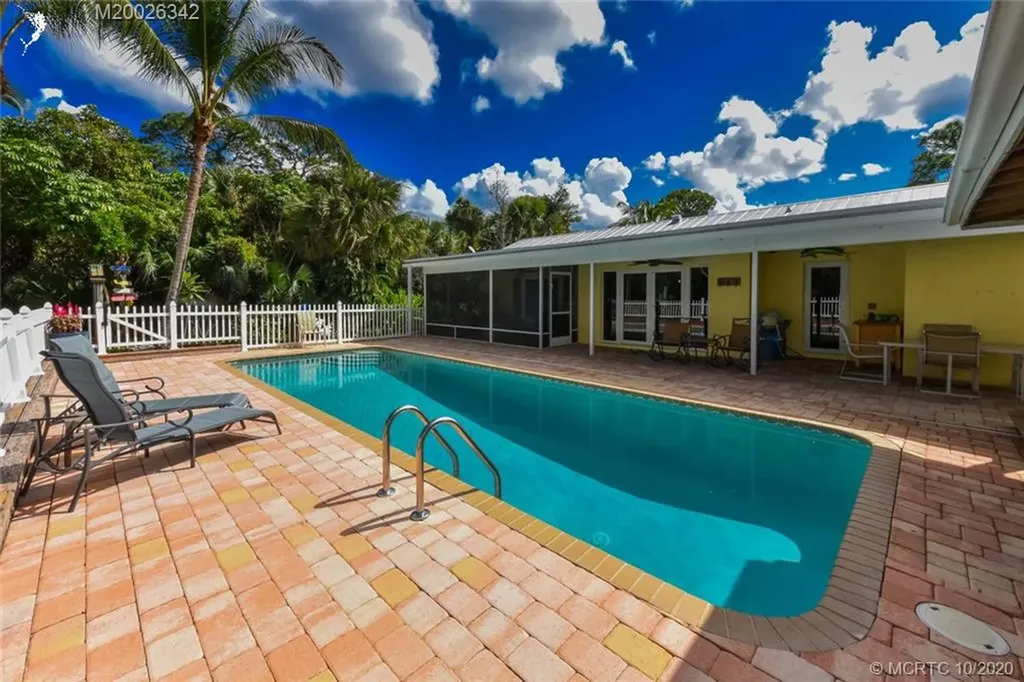 2542 SE Saint Lucie Boulevard Stuart FL 34996