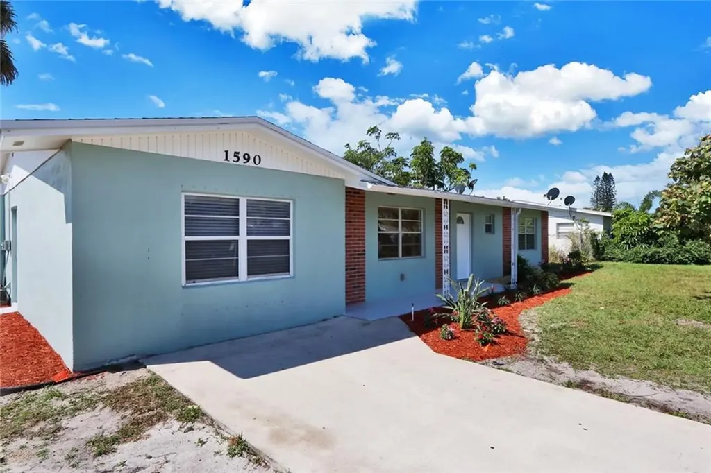 1590 SE Andrews Street Stuart FL 34996