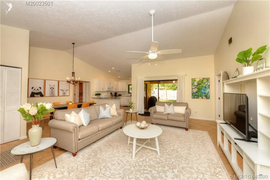 8795 SE Bahama Circle Hobe Sound FL 33455