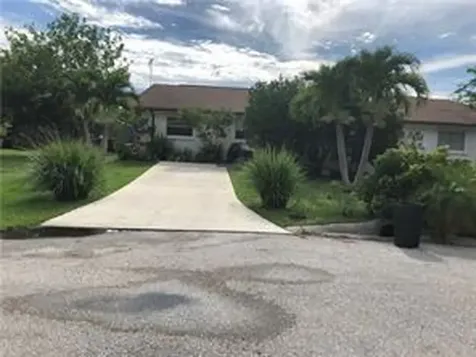 2498 NW Holiday Court Stuart FL 34994
