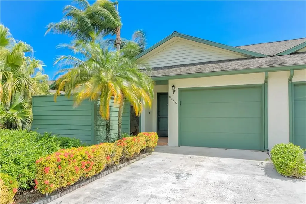 6766 SE Bunker Hill Drive Hobe Sound FL 33455