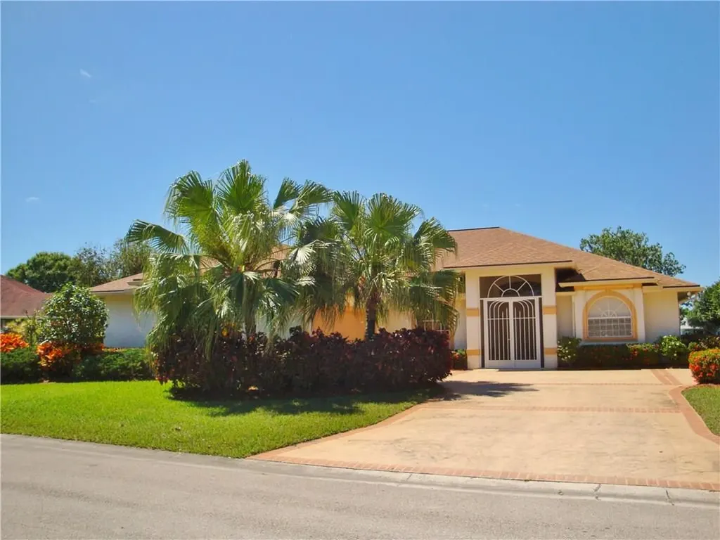 2072 SW Oakwater Point Palm City FL 34990