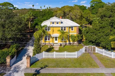 718 Boston Avenue Fort Pierce FL 34950