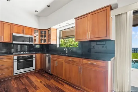 104 N Sewalls Point Road Sewalls Point FL 34996