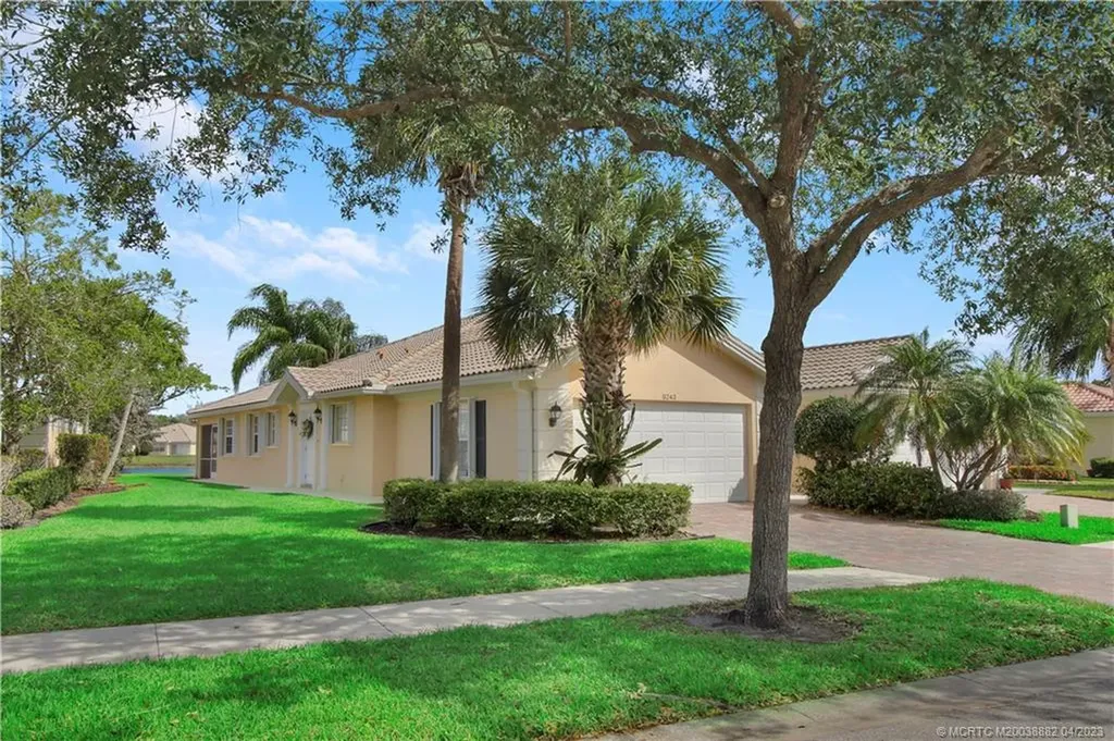 9243 SE Hawks Nest Court Hobe Sound FL 33455