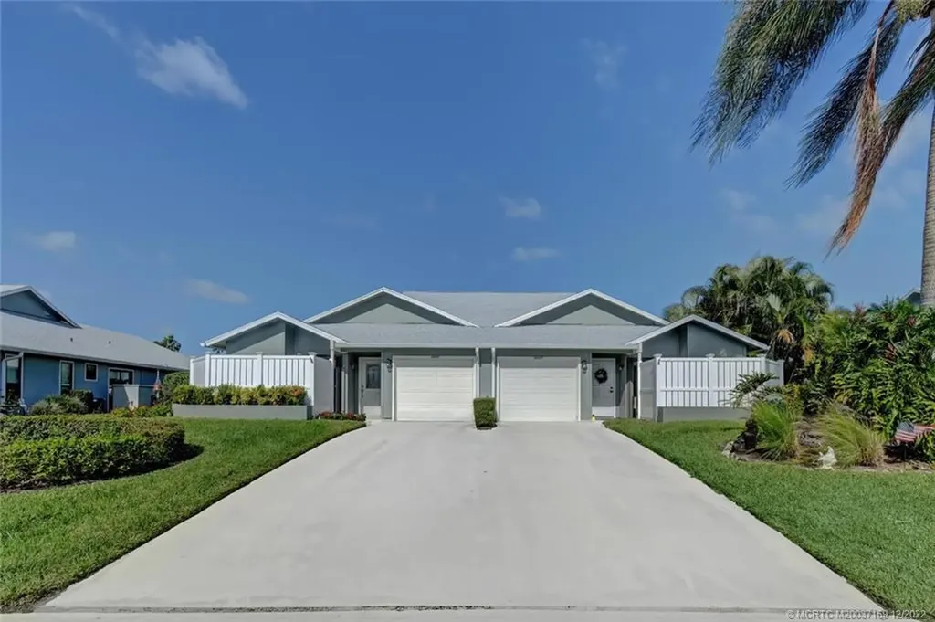 6669 SE Yorktown Drive Hobe Sound FL 33455