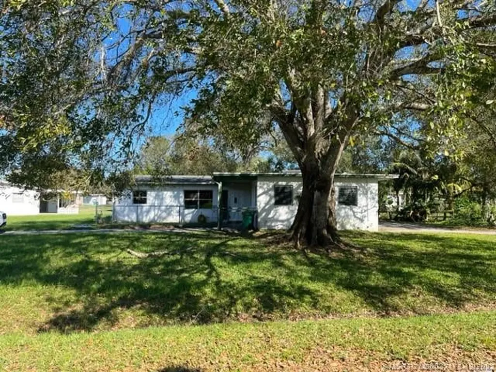 102 N 41st Street Fort Pierce FL 34947
