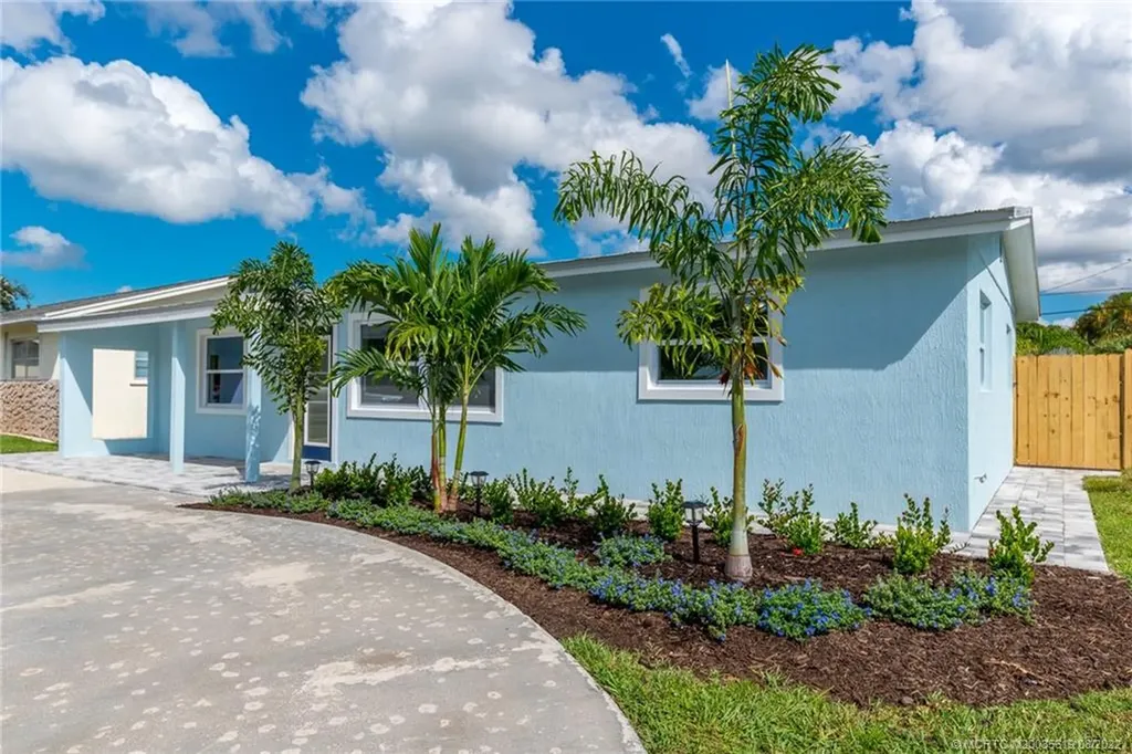 2377 SE Harrison Street Stuart FL 34997
