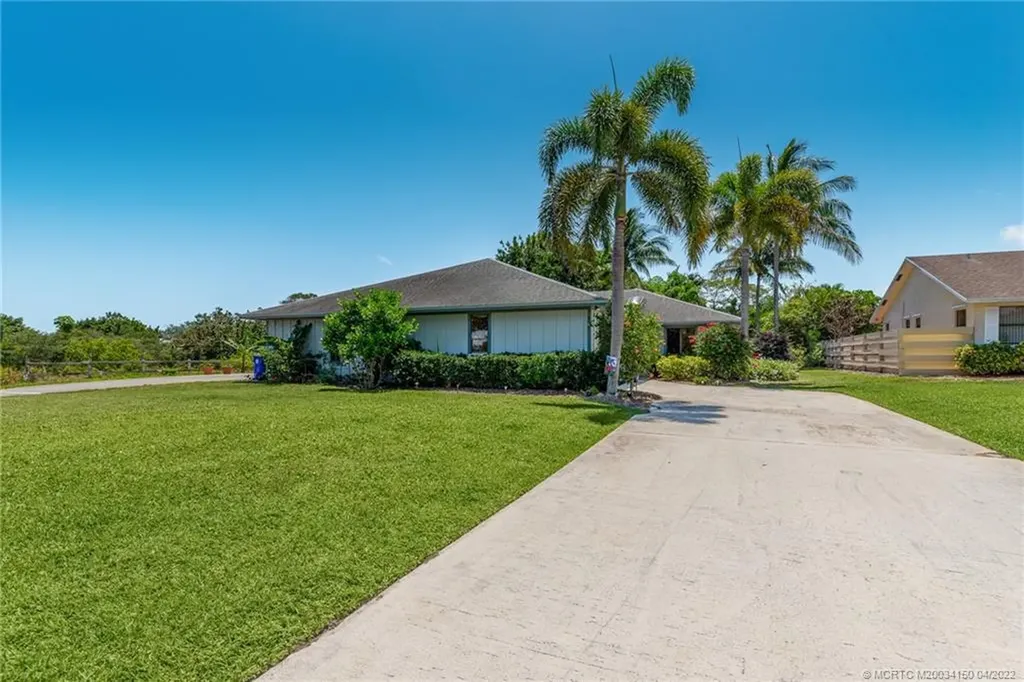 8022 SE Highpoint Way Hobe Sound FL 33455
