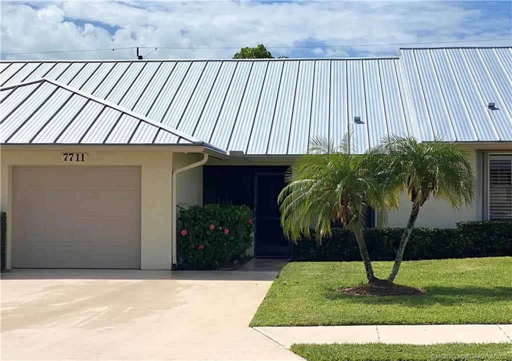 7711 SE Sugar Sand Circle Hobe Sound FL 33455
