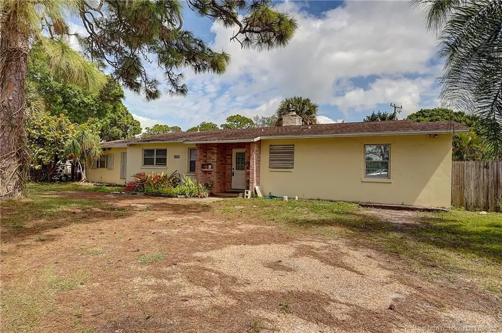2728 Sunrise Boulevard Fort Pierce FL 34982