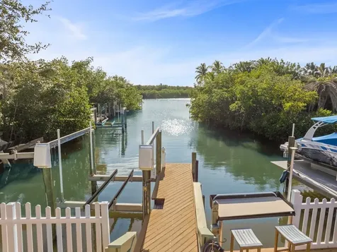 45 Sovereign Way Hutchinson Island FL 34949