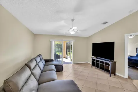 1051 S 13th Square Vero Beach FL 32960