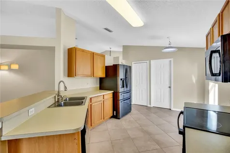 1051 S 13th Square Vero Beach FL 32960