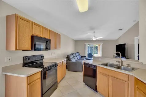 1051 S 13th Square Vero Beach FL 32960