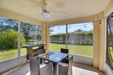 1051 S 13th Square Vero Beach FL 32960