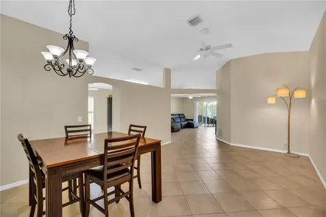 1051 S 13th Square Vero Beach FL 32960
