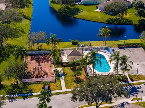 1051 S 13th Square Vero Beach FL 32960