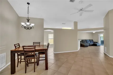1051 S 13th Square Vero Beach FL 32960