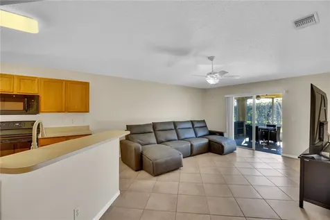 1051 S 13th Square Vero Beach FL 32960