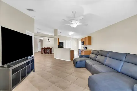 1051 S 13th Square Vero Beach FL 32960