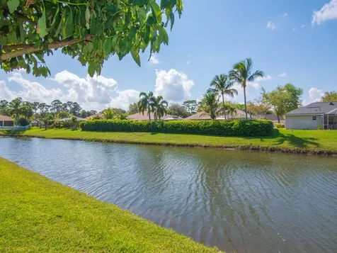 120 35th Square SW Vero Beach FL 32968