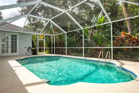 325 40th Court SW Vero Beach FL 32968