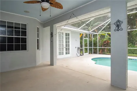 325 40th Court SW Vero Beach FL 32968
