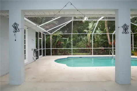 325 40th Court SW Vero Beach FL 32968