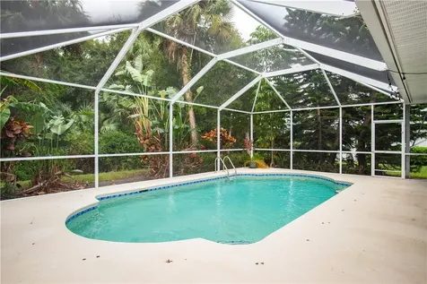 325 40th Court SW Vero Beach FL 32968
