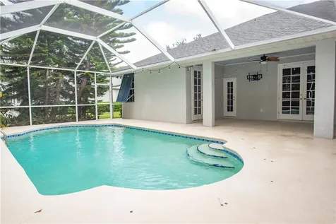 325 40th Court SW Vero Beach FL 32968